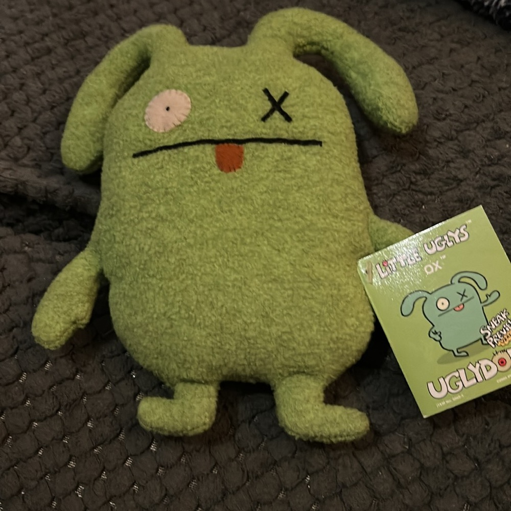 Ugly dolls medium Ox clip on Wage 2 items